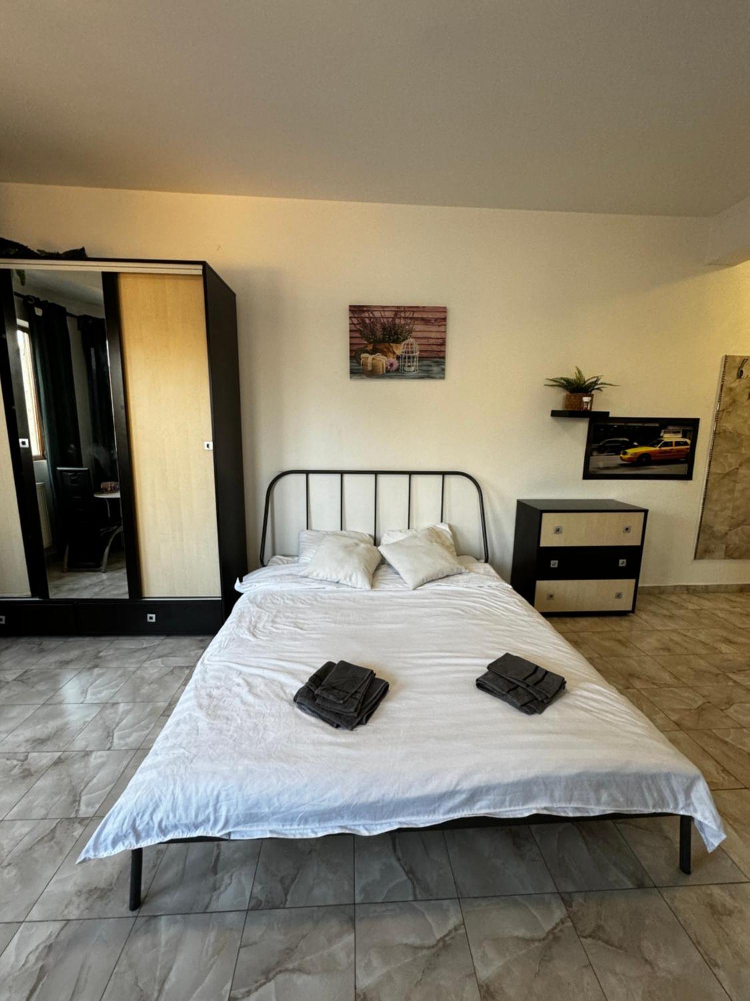 Old Town Studios By Chr Luxury Property บูคาเรสต์ ภายนอก รูปภาพ