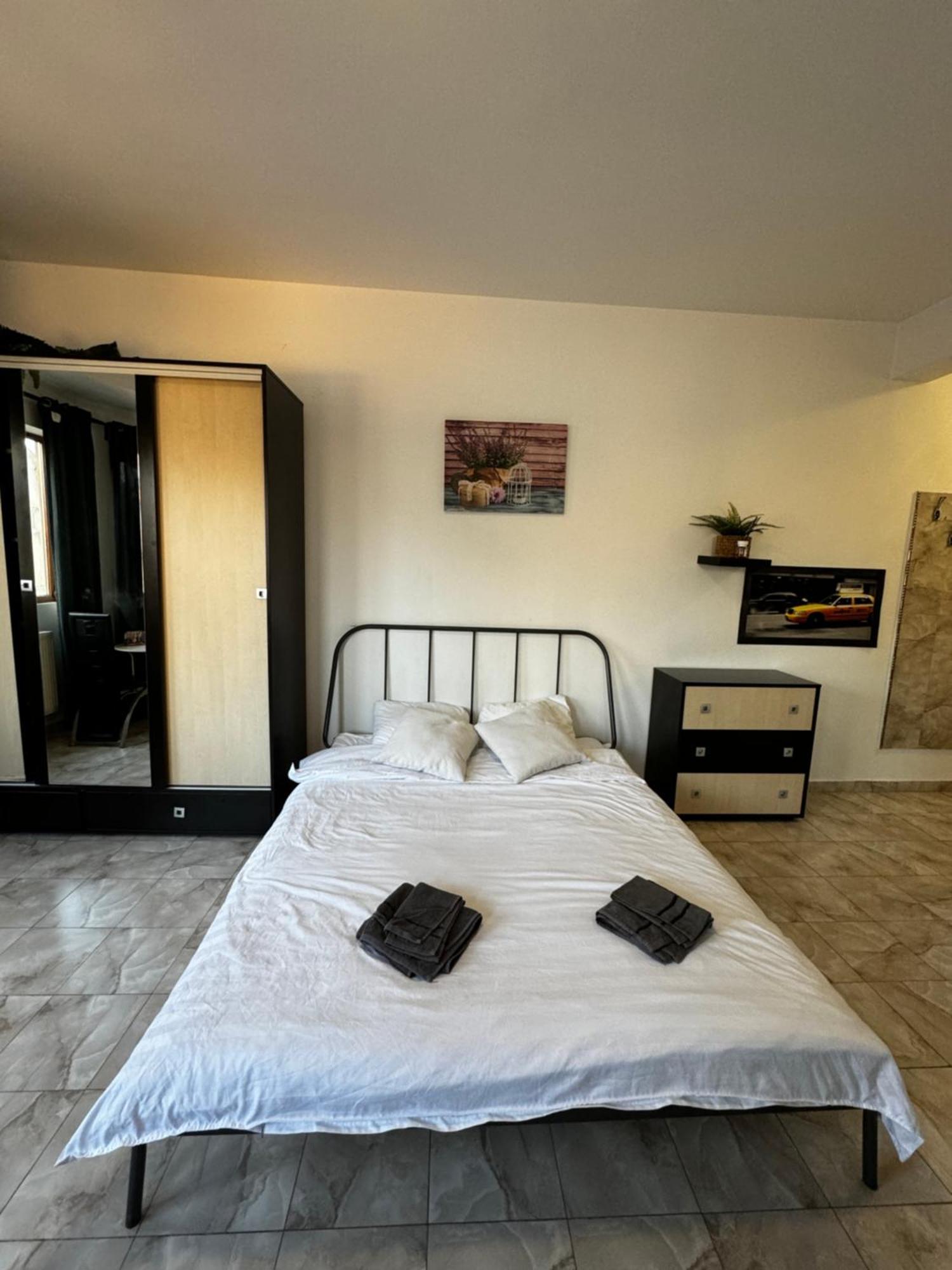 Old Town Studios By Chr Luxury Property บูคาเรสต์ ภายนอก รูปภาพ