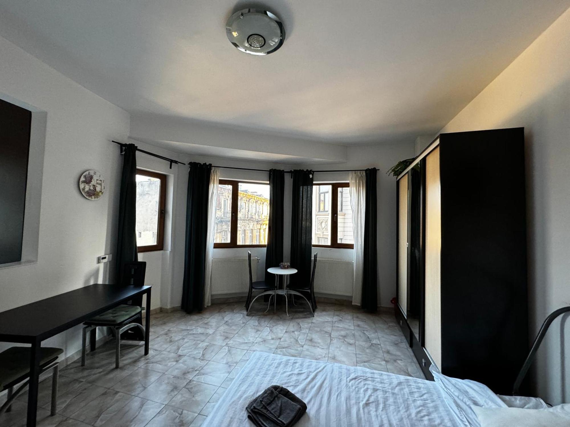Old Town Studios By Chr Luxury Property บูคาเรสต์ ภายนอก รูปภาพ