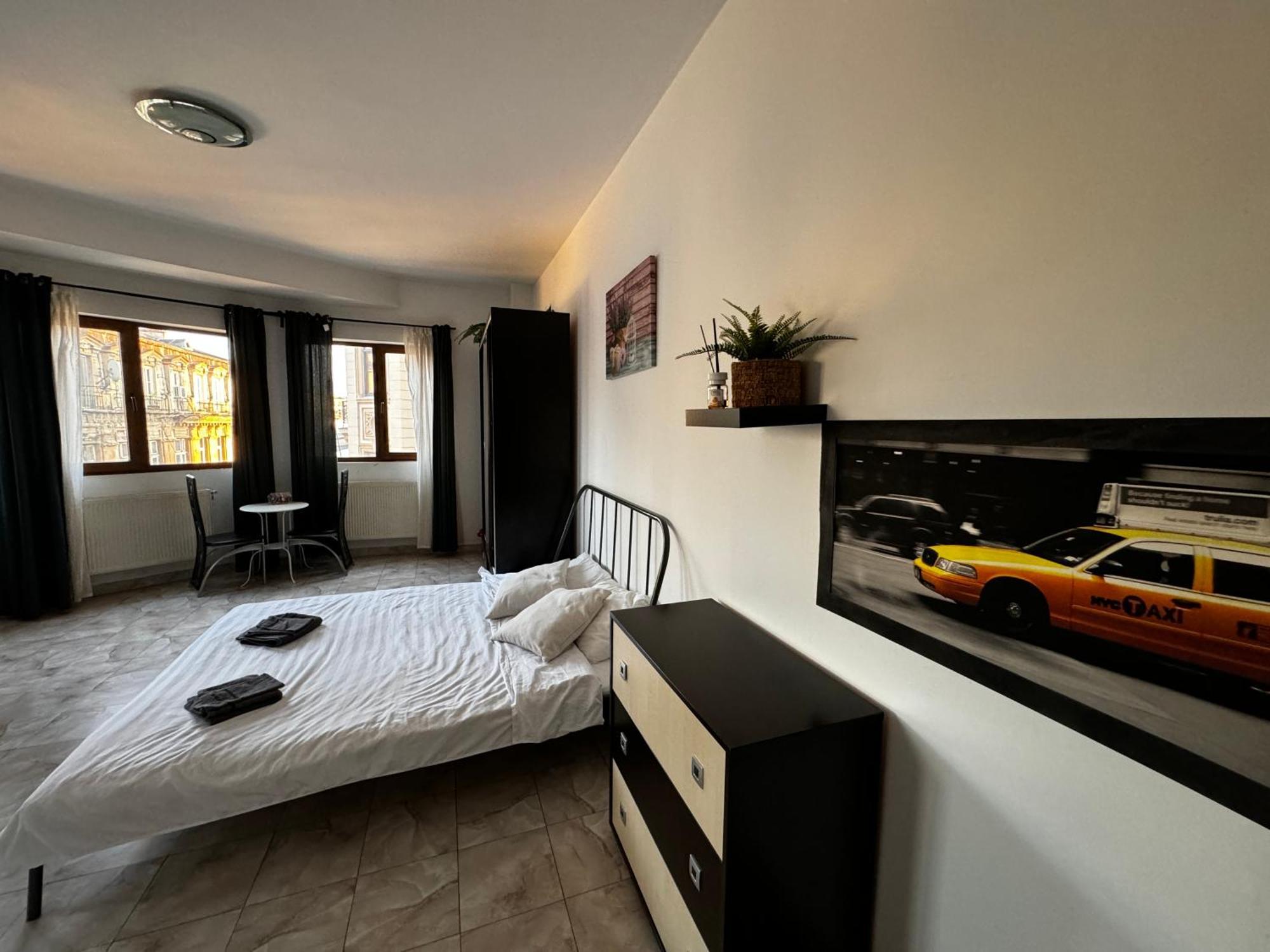 Old Town Studios By Chr Luxury Property บูคาเรสต์ ภายนอก รูปภาพ