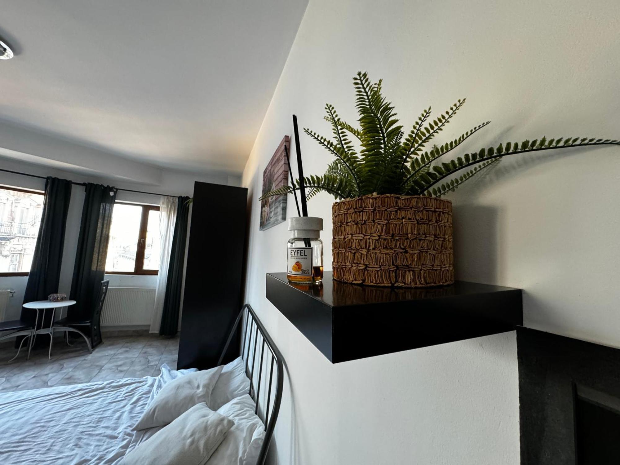 Old Town Studios By Chr Luxury Property บูคาเรสต์ ภายนอก รูปภาพ